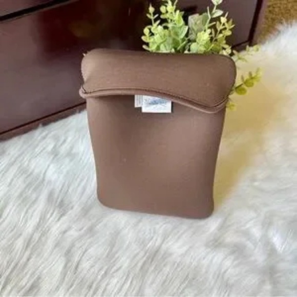 Thirty-One Tote-A-Tablet Teal Polka Dot Tablet Sleeve - Picture 6 of 11